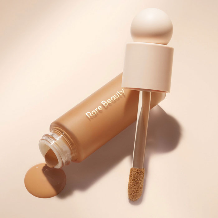 รองพื้น Rare Beauty Liquid Touch Weightless Foundation