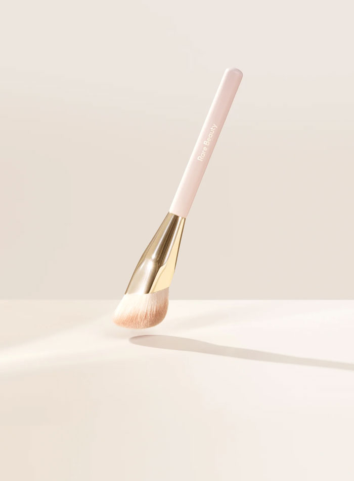 แปรงรองพื้น Rare Beauty Liquid Touch Foundation Brush