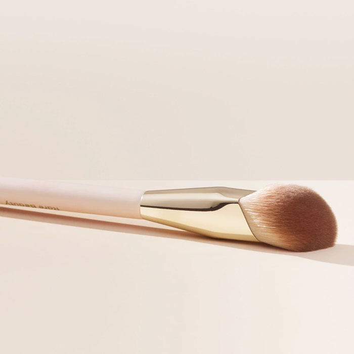 แปรงรองพื้น Rare Beauty Liquid Touch Foundation Brush