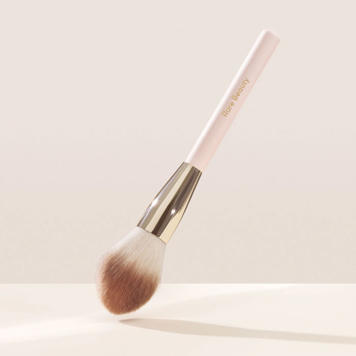 แปรงปัดแป้ง Rare Beauty Always An Optimist Loose Powder Brush