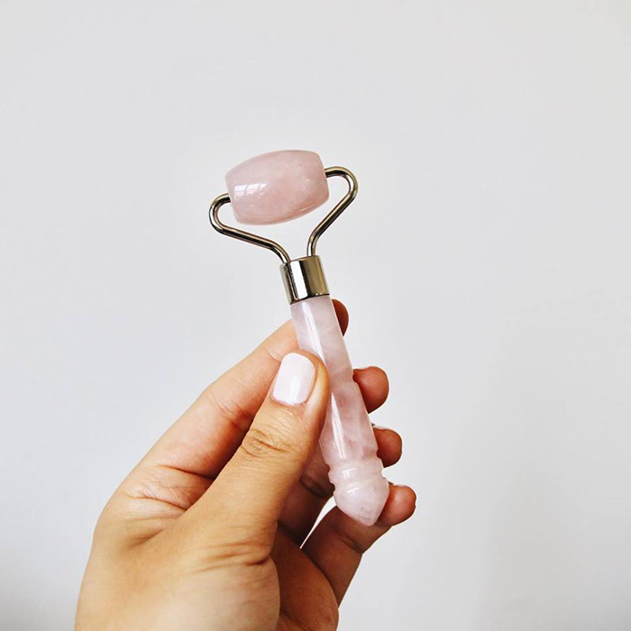 Mount Lai De-Puffing Mini Rose Quartz Roller