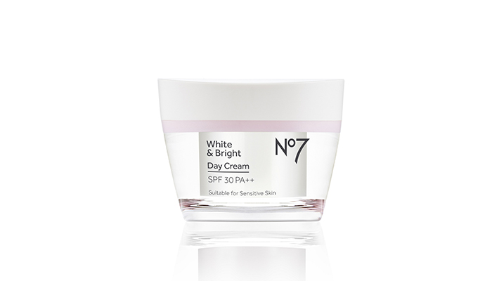 No7 White & Bright Day Cream SPF25/PA  