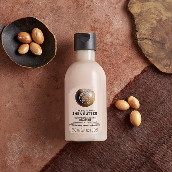 แชมพูสระผม The Body Shop Shea Butter Richly Replenishing Shampoo