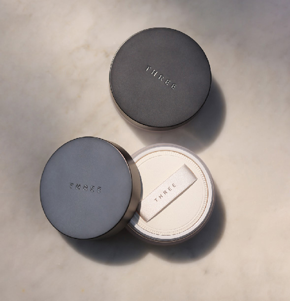 THREE Advanced Ethereal Smooth Operator Loose Powder