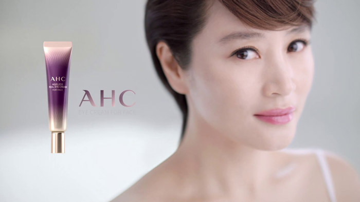 AHC Ageless Real Eye Cream For Face ลดอาการบวมของถุงใต้ตา และปรับให้ผิวเนียนกระชับขึ้น