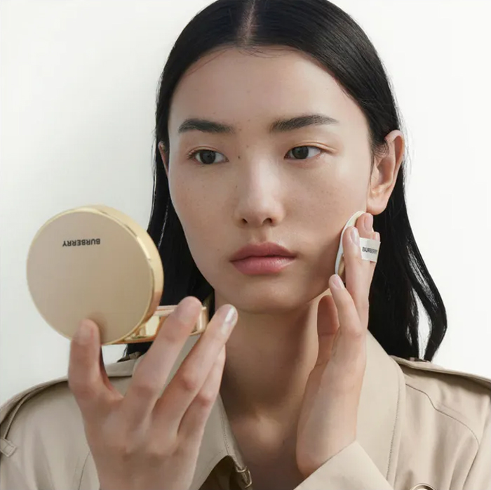 คุชชั่น BURBERRY Matte Cushion Liquid Foundation