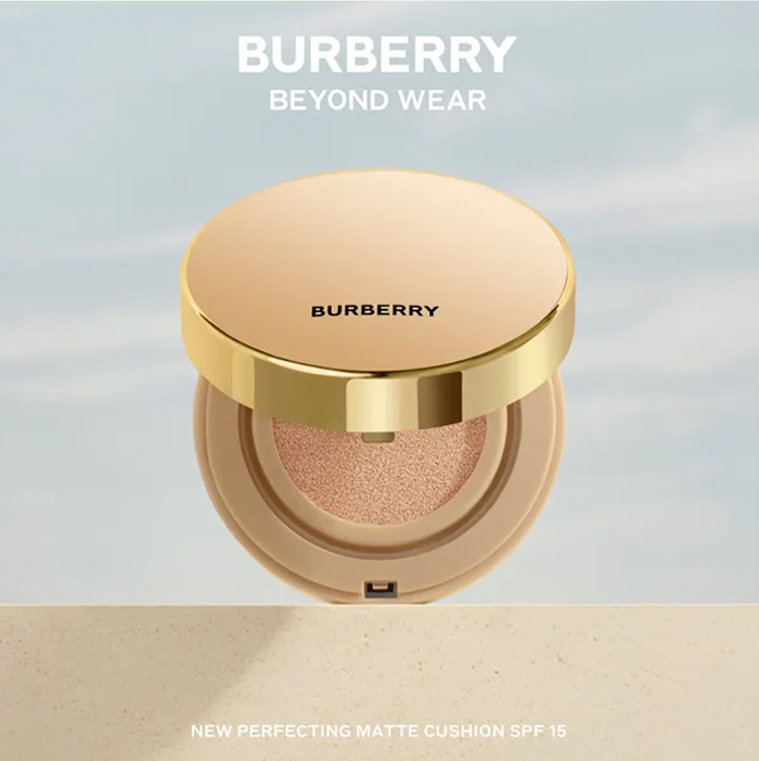 คุชชั่น BURBERRY Matte Cushion Liquid Foundation