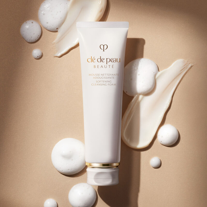 โฟมล้างหน้า Cle de Peau Clarifying Cleansing Foam