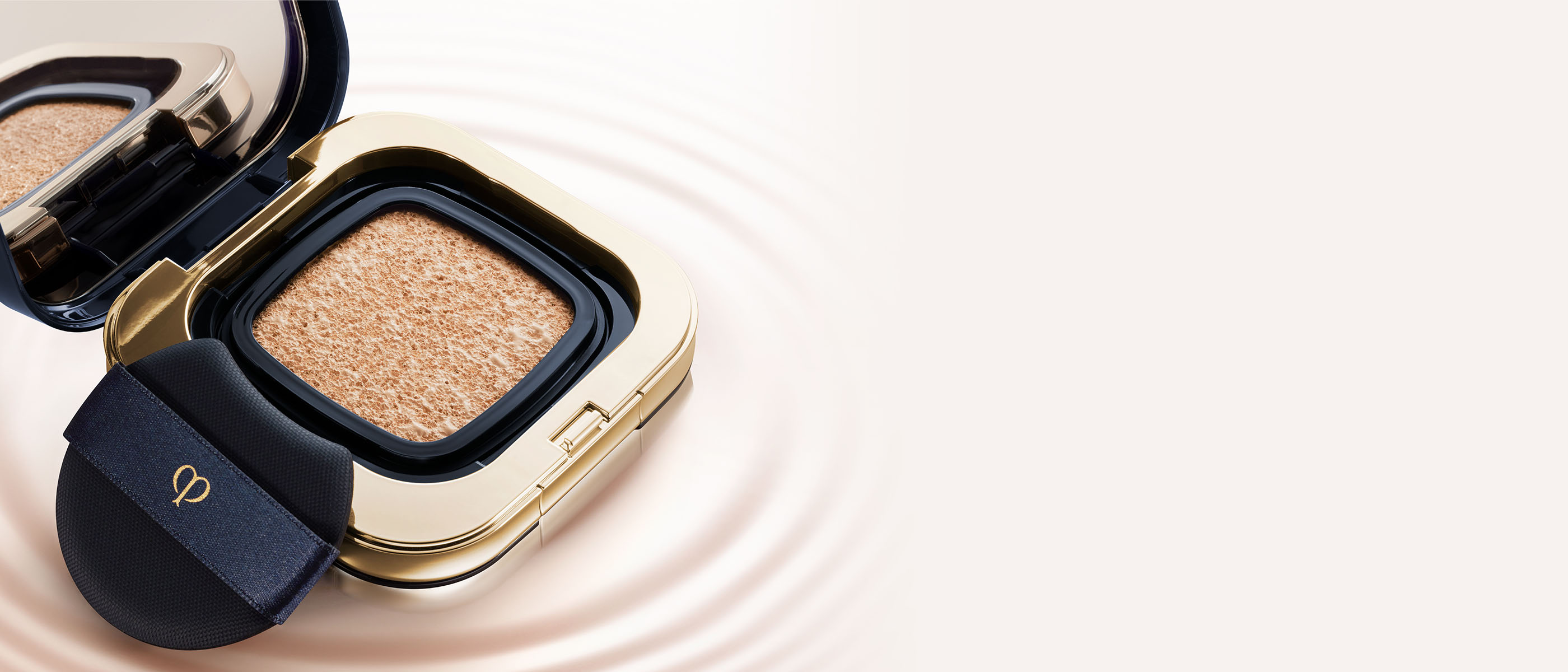 คุชชั่น Cle de Peau Beaute Radiant Cushion Foundation Dewy