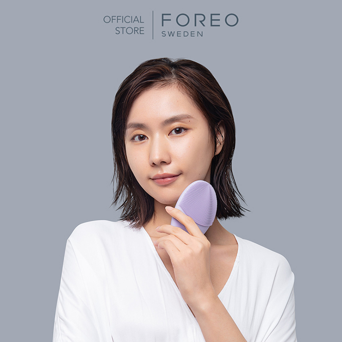 เครื่องล้างหน้าสำหรับผิวแพ้ง่าย FOREO LUNA™ 4 Sensitive Skin 2 In 1 Smart Facial Cleansing & Firming Device