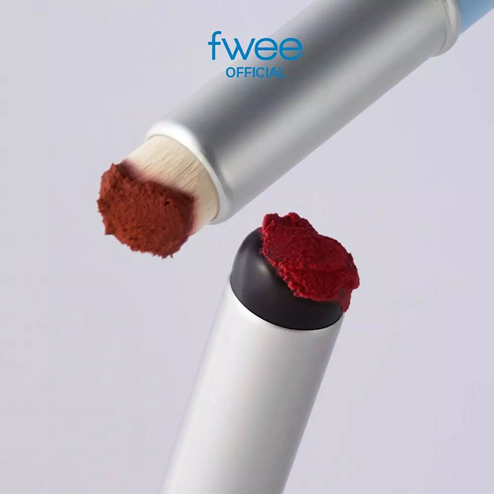 แปรงแต่งหน้า fwee Fingerlike Lip Brush