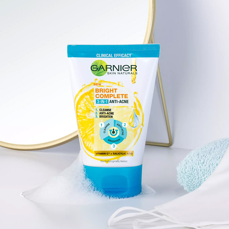 โฟมล้างหน้า ลดสิว Garnier Bright Complete 3-in-1 Anti Acne Foam