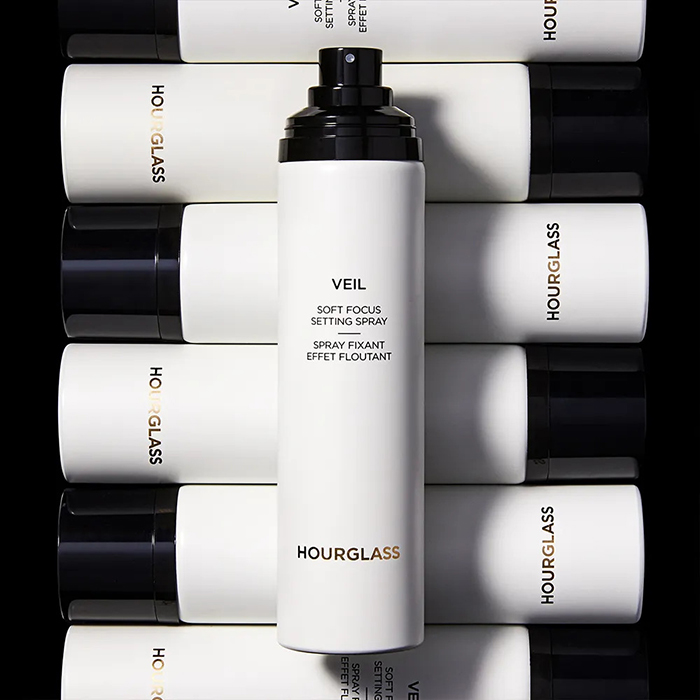 สเปรย์น้ำแร่ Hourglass Veil™ Soft Focus Setting Spray