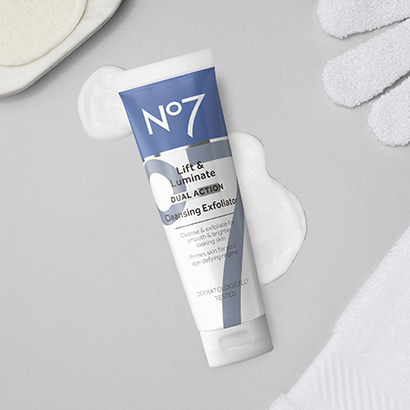 No7 Lift & Luminate Dual Action Cleansing Exfoliator