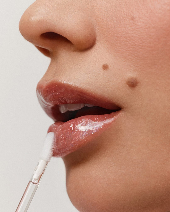 ลิปกลอส Rare Beauty Positive Light Luminizing Lip Gloss