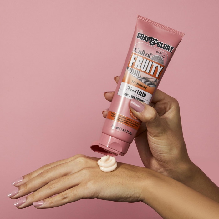 Soap & Glory Call Of Fruity Hydrating Hand Cream แฮนด์ครีม ช่วยบำรุงให้ผิวมือให้เนียนนุ่ม ชุ่มชื้น ดูเรียบเนียน 