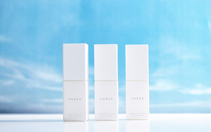 THREE Balancing White Clear Essence ไวท์เทนนิ่งเอสเซนส์ ผิวเรียบเนียน กระจ่างใส มอบความชุ่มชื้น ผิวกระชับ บอกลาจุดด่างดำ ลดการอักเสบระคายเคือง