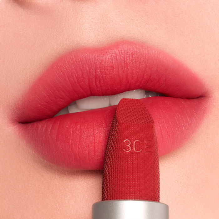 3CE เปิดตัวลิปสติกใหม่ "Cashmere Hug Lipstick" มอบสัมผัสเบลอเบานุ่มลื่นดุจแคชเมียร์ สบายริมฝีปากตลอดทั้งวัน