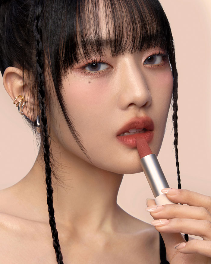 3CE เปิดตัวลิปสติกใหม่ "Cashmere Hug Lipstick" มอบสัมผัสเบลอเบานุ่มลื่นดุจแคชเมียร์ สบายริมฝีปากตลอดทั้งวัน